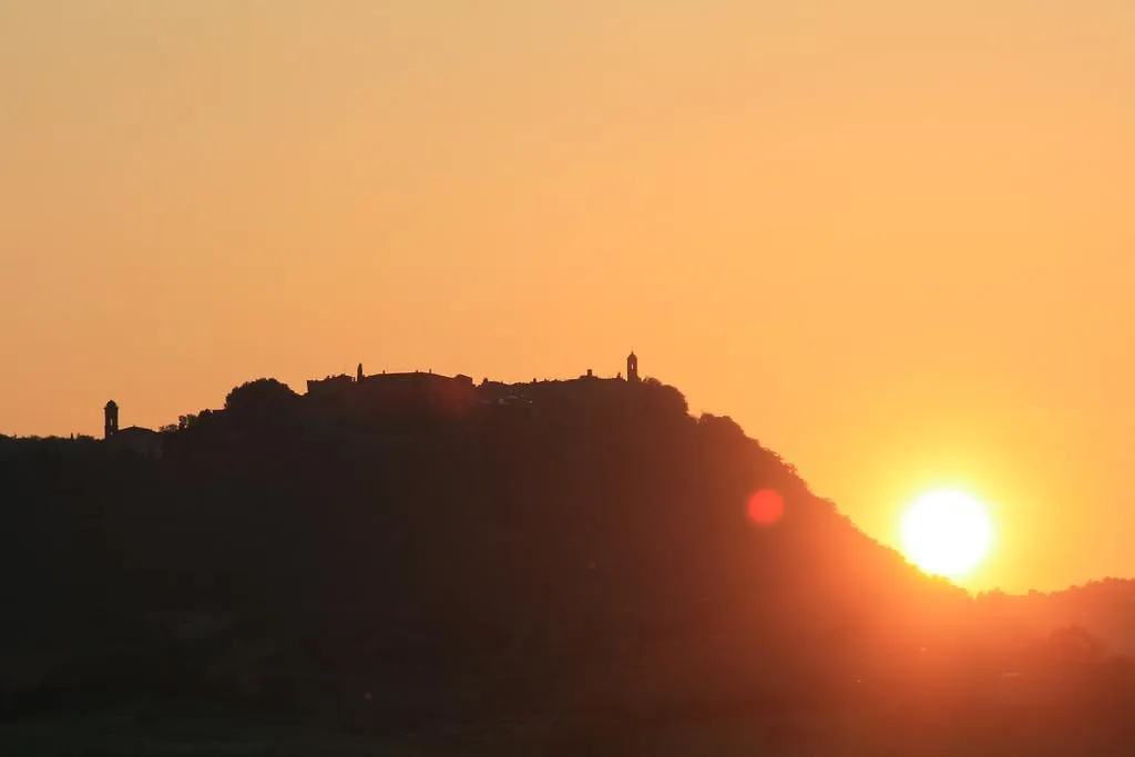 Hotel Da Leo Montefollonico Gasthof